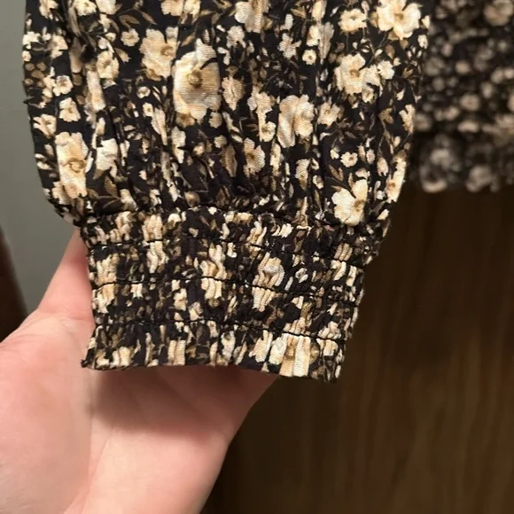 Old navy flower blouse - Picture 4 of 5